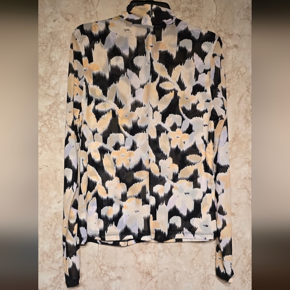 Cabi | Fitted Top | Black and Cream | Floral Long Sleeve | Size M - Picture 2 of 6